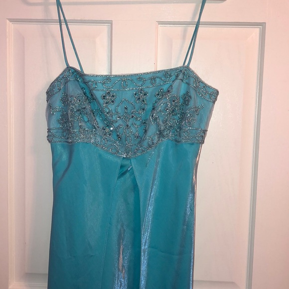 Prom dress - Picture 2 of 5